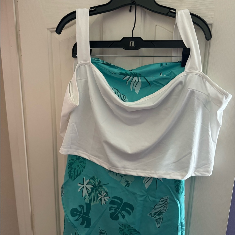 Summer poolside outfit